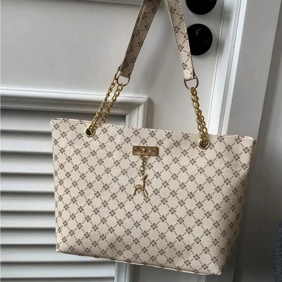 Handbags - ⚠️Clearance Beige White Patterned Large Tote Shoulder Bag Gold Pendant